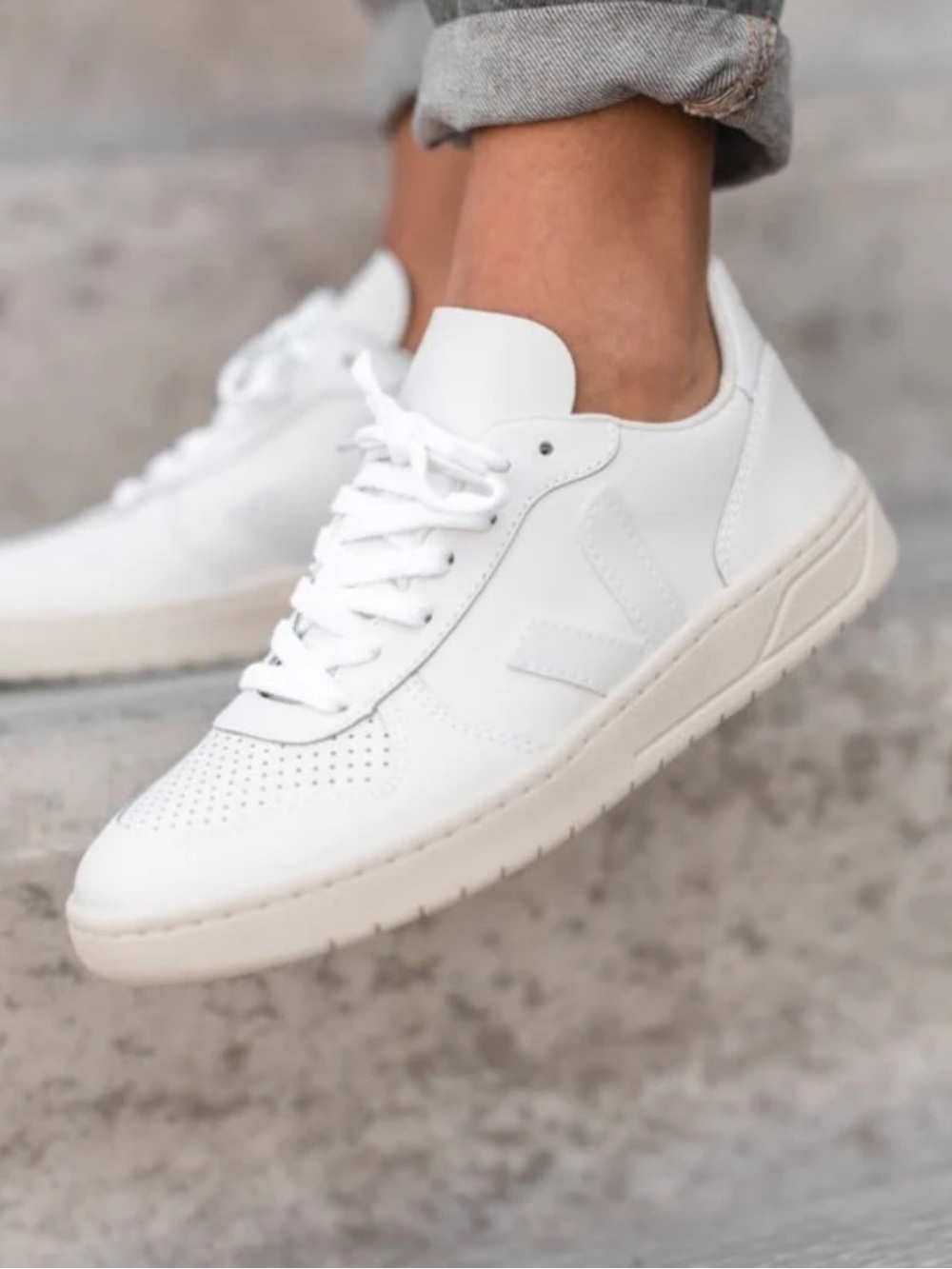 Veja V-10 White Leather Low Top Sneakers
Sustainable Shoes Size 7